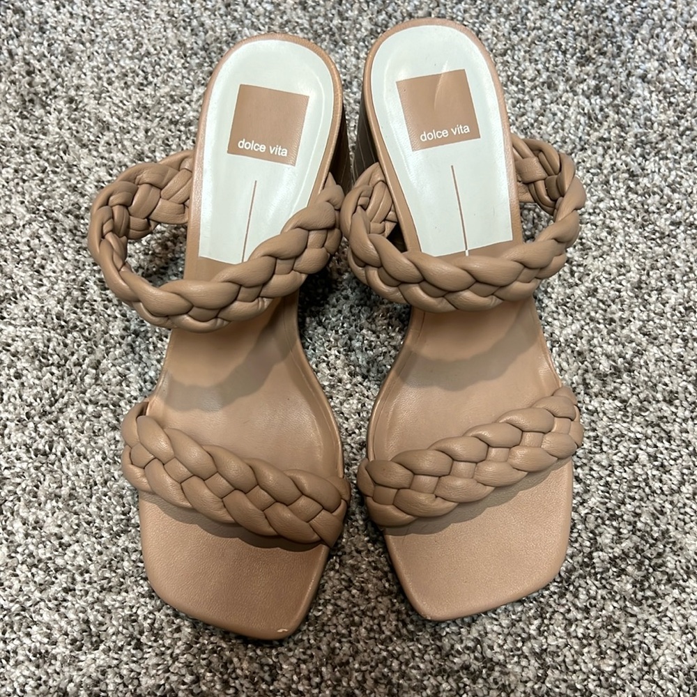 Braided detailing, thick heel pumps